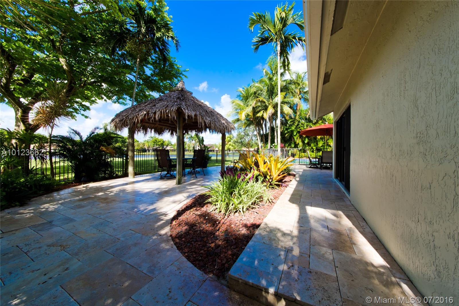 Glenoaks 113-41 B - Residential