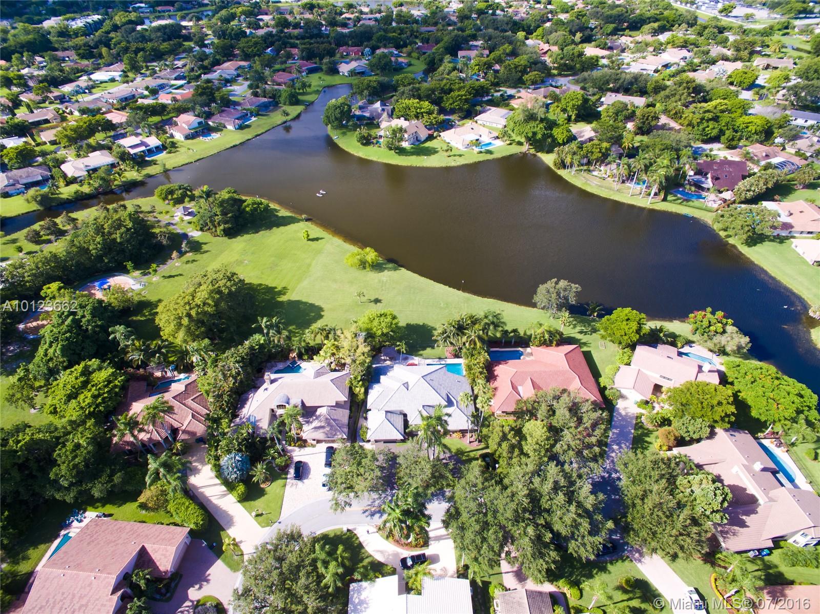 Glenoaks 113-41 B - Residential