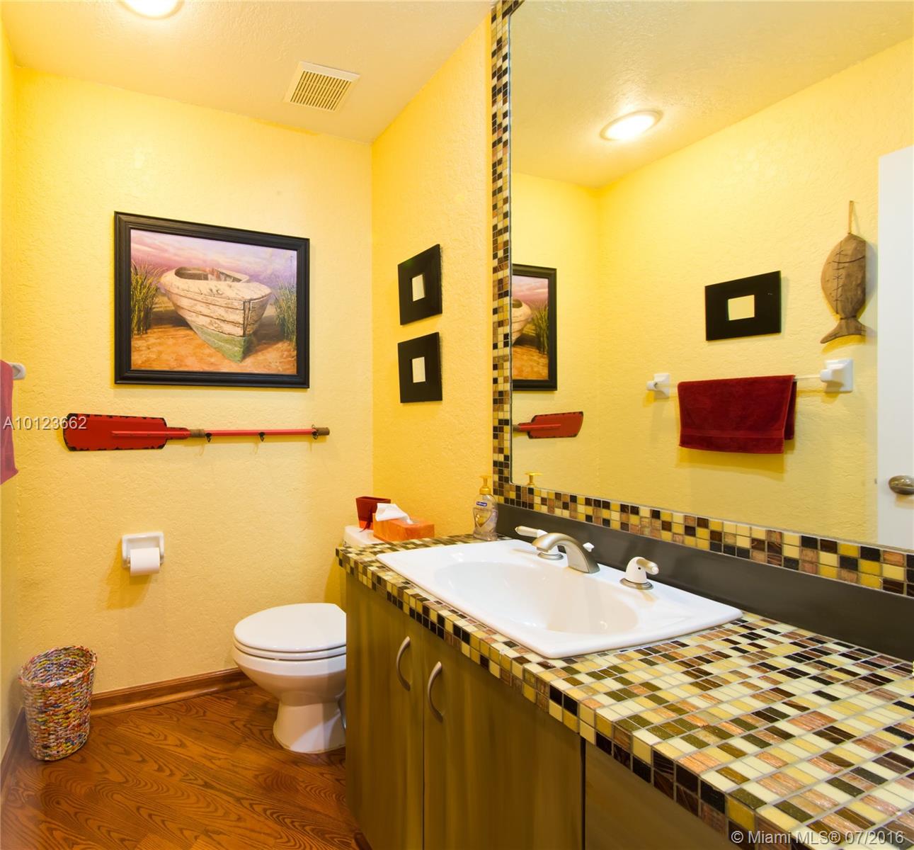 Glenoaks 113-41 B - Residential