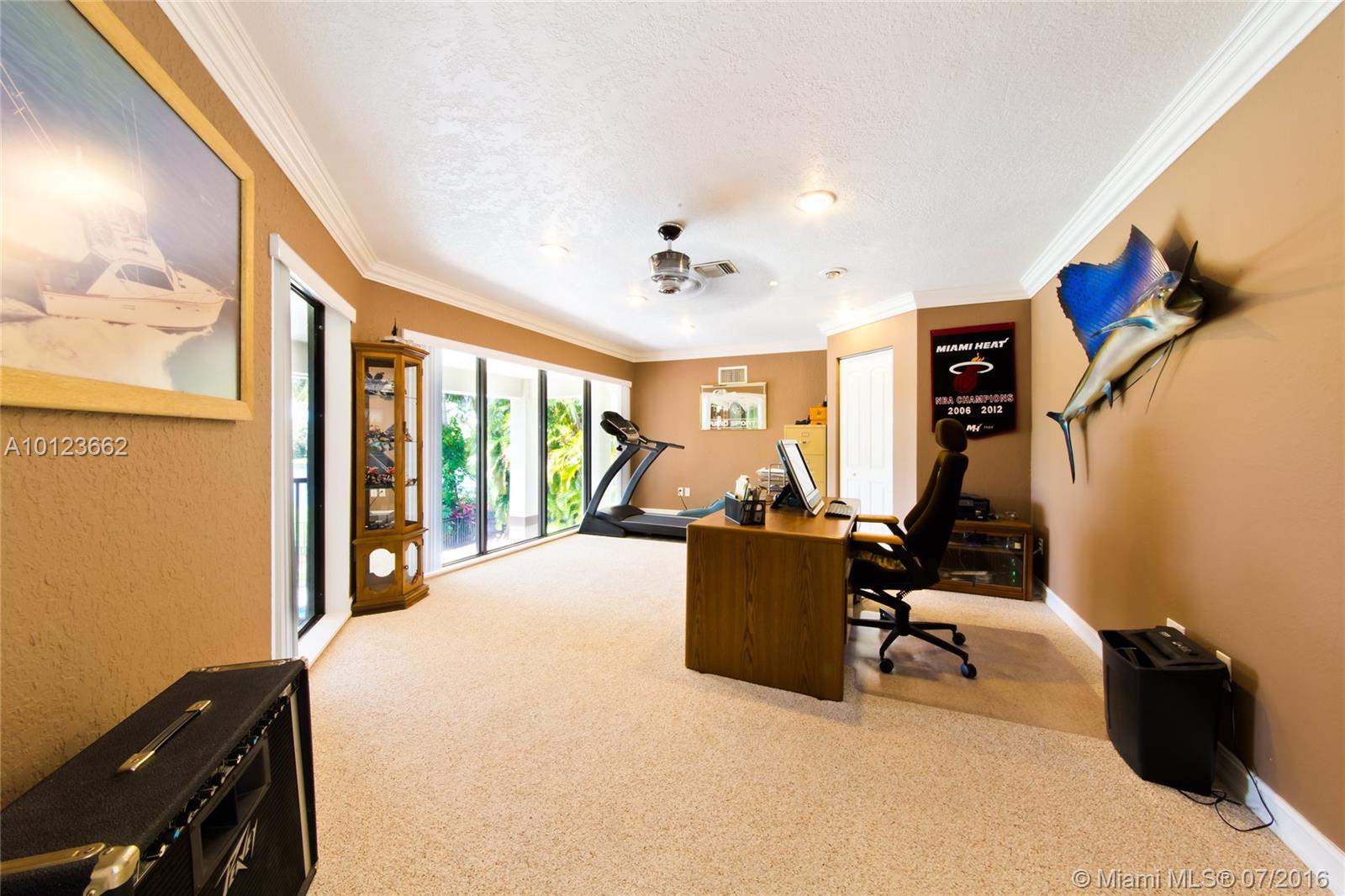 Glenoaks 113-41 B - Residential