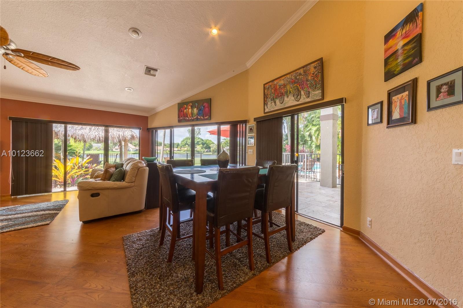 Glenoaks 113-41 B - Residential