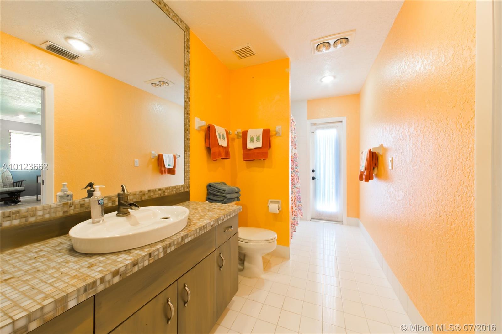 Glenoaks 113-41 B - Residential