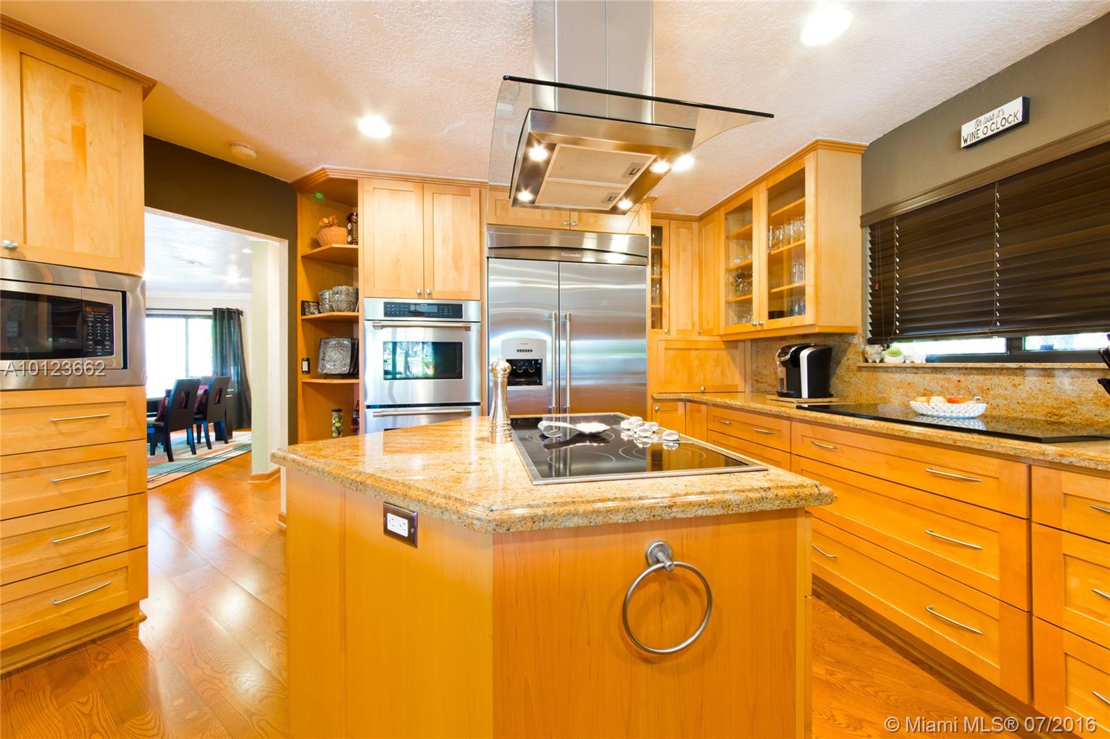 Glenoaks 113-41 B - Residential