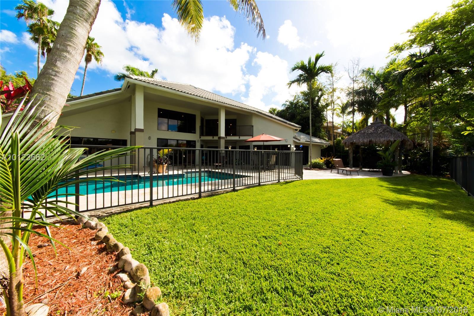 Glenoaks 113-41 B - Residential