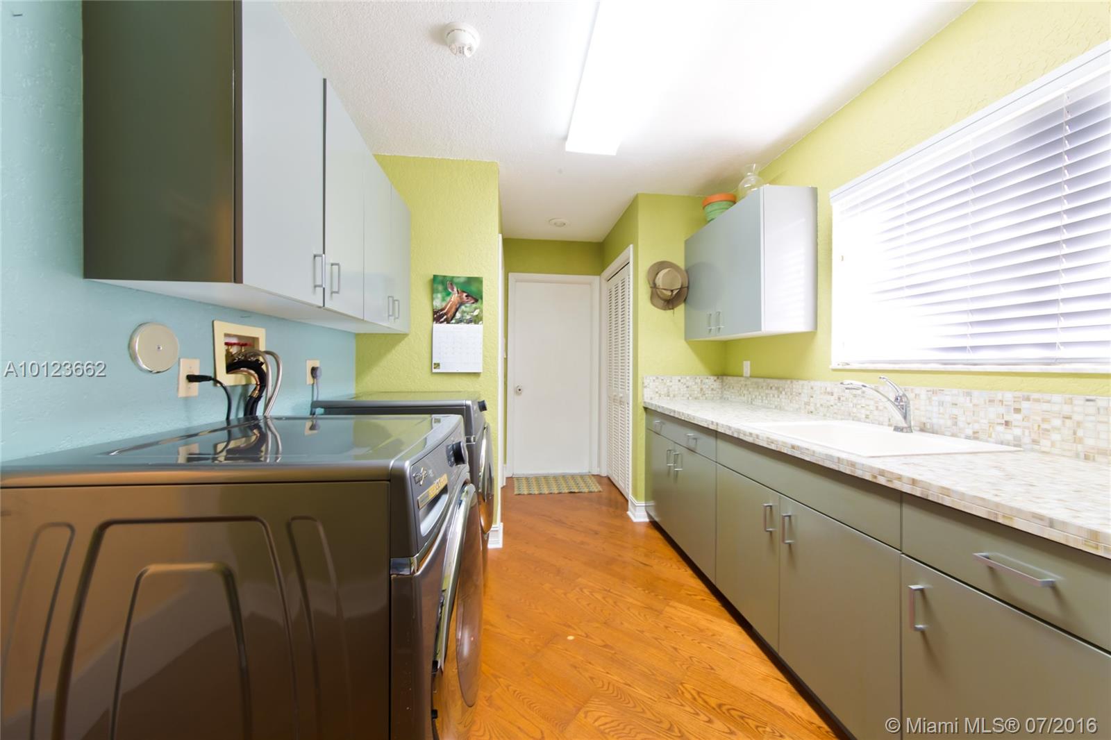 Glenoaks 113-41 B - Residential