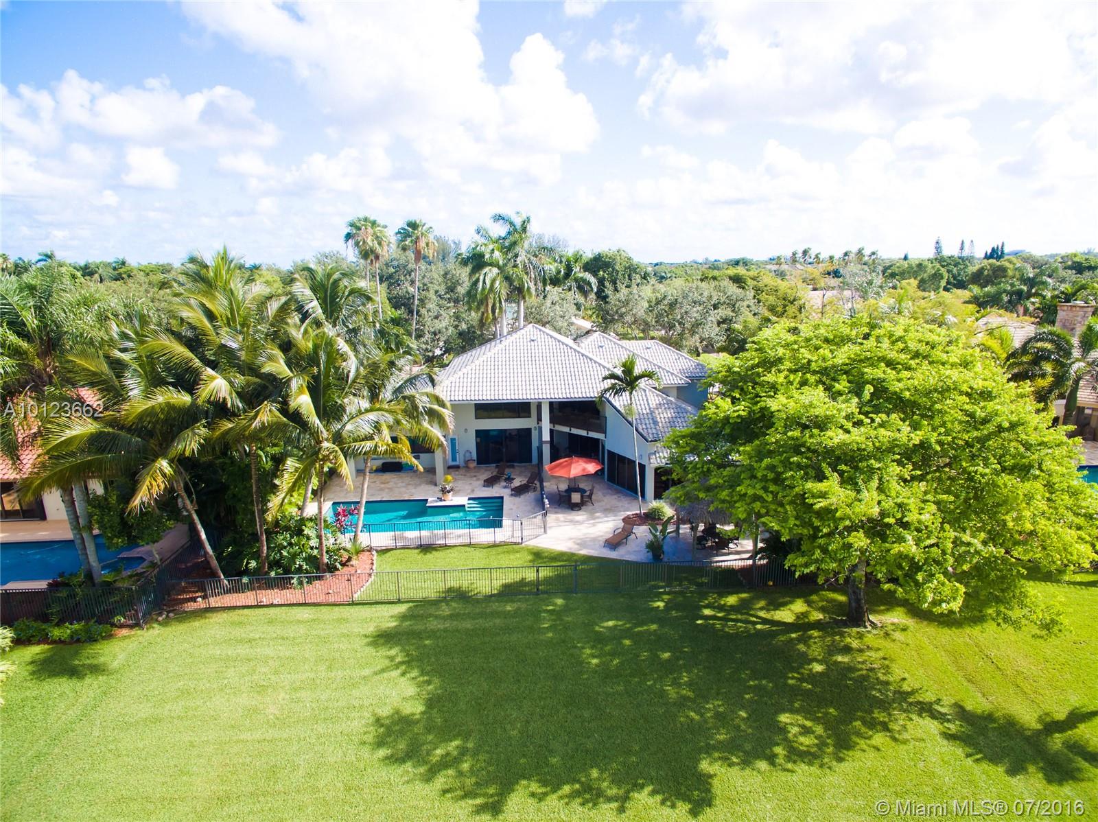 Glenoaks 113-41 B - Residential