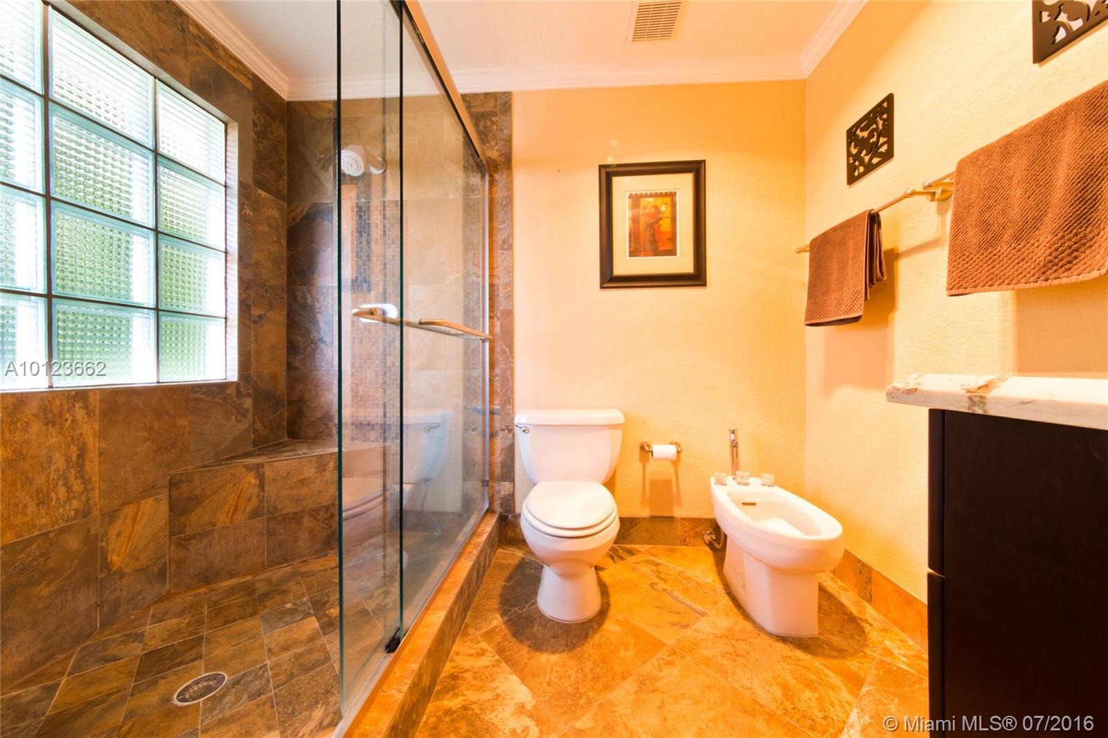 Glenoaks 113-41 B - Residential