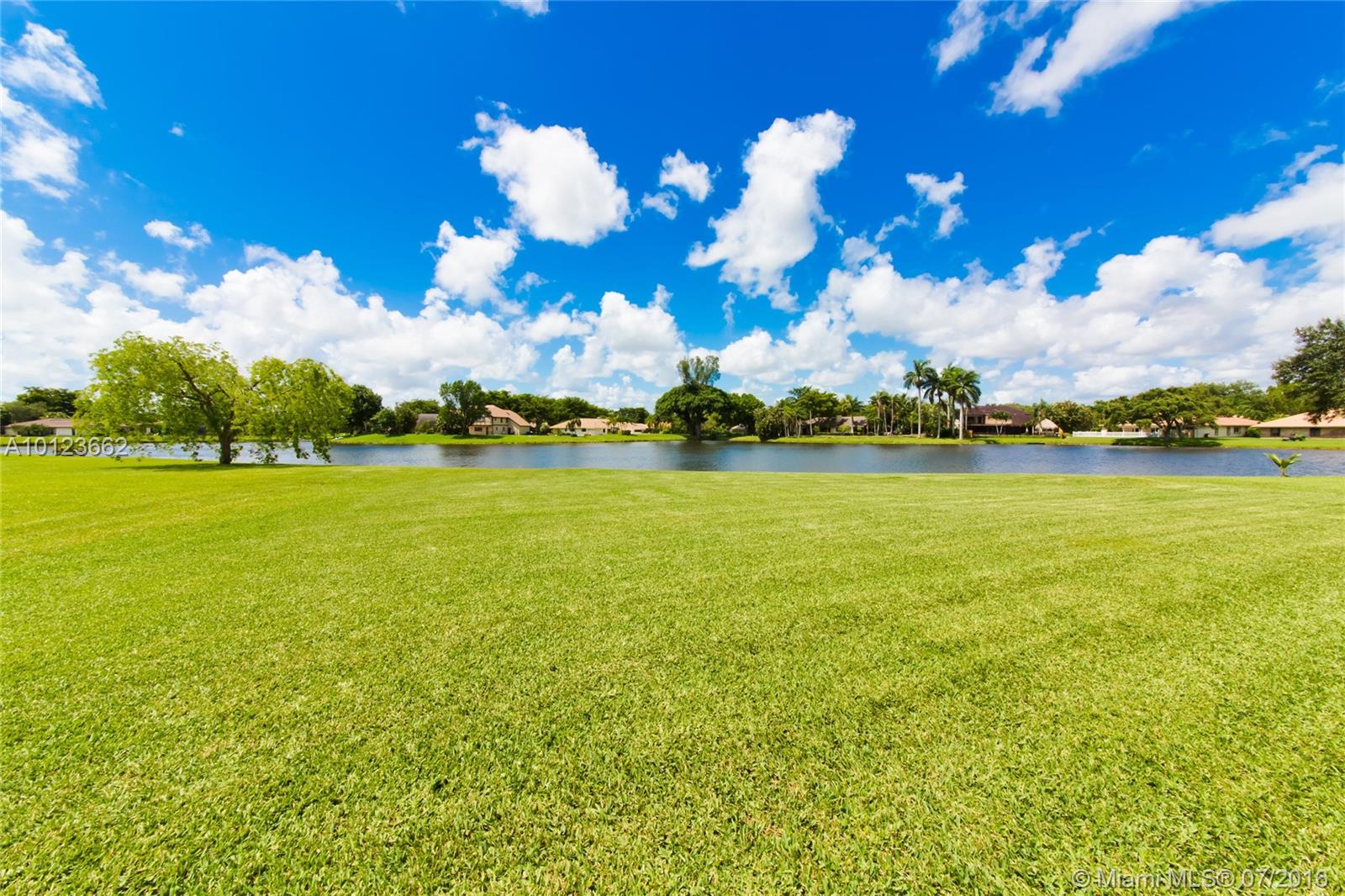 Glenoaks 113-41 B - Residential