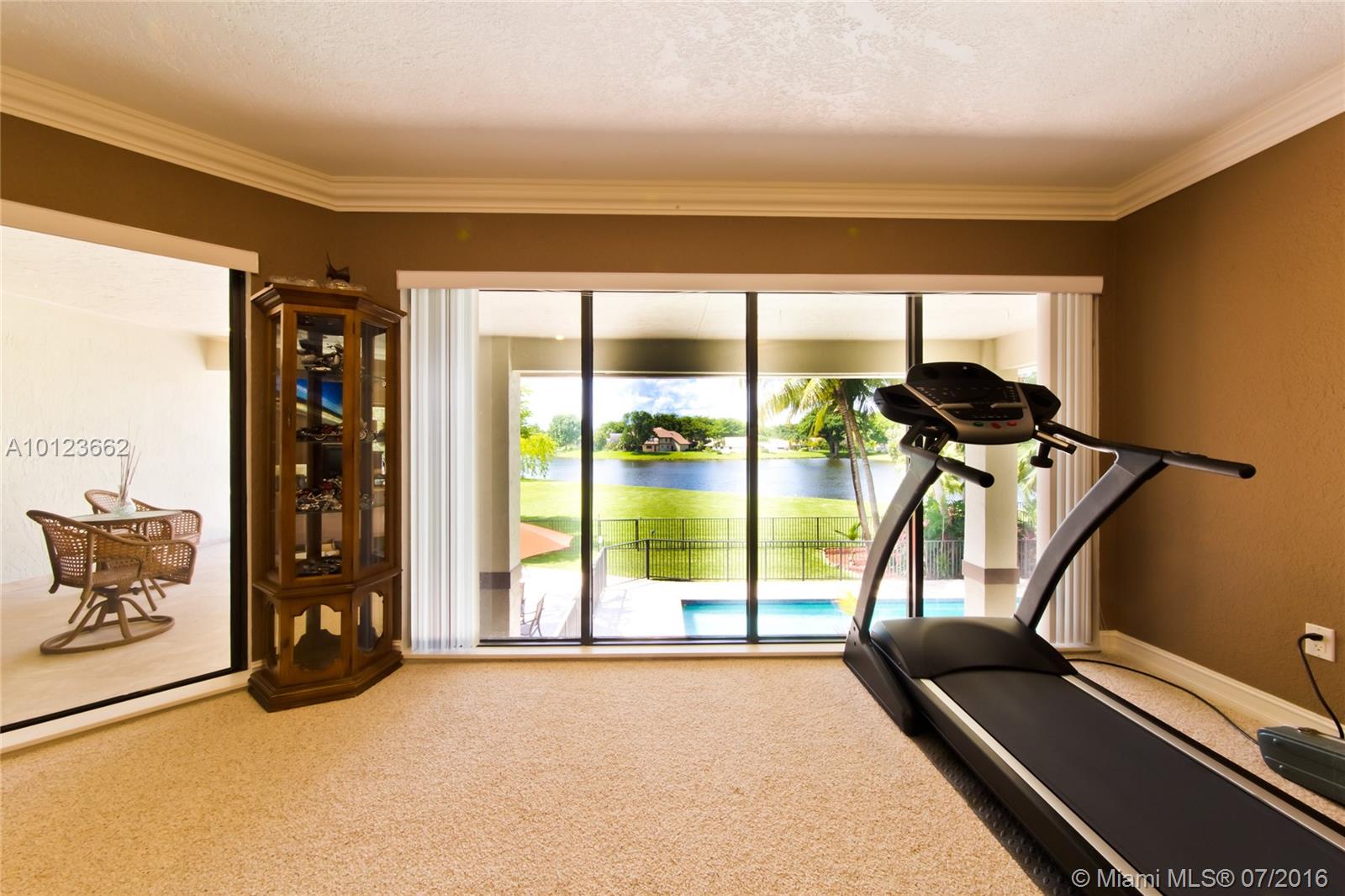 Glenoaks 113-41 B - Residential