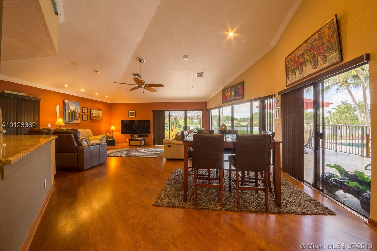 Glenoaks 113-41 B - Residential