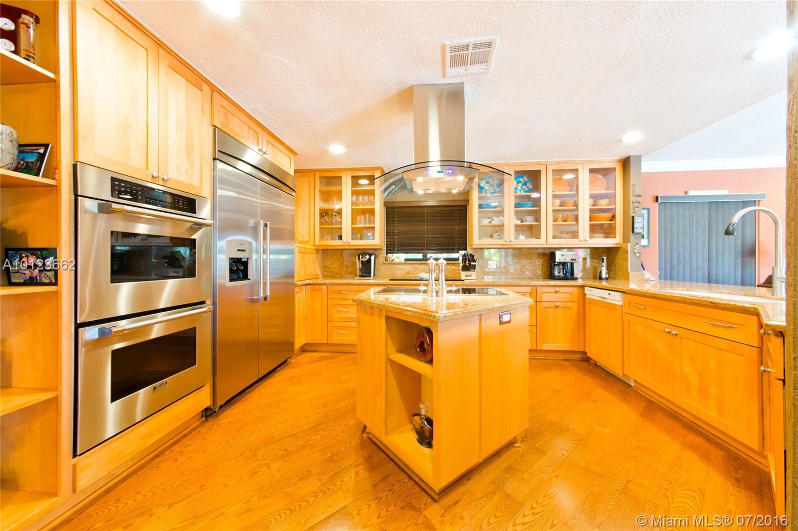 Glenoaks 113-41 B - Residential