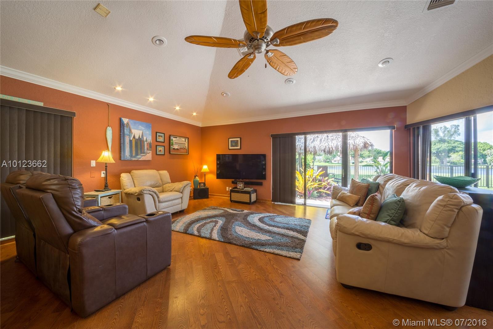 Glenoaks 113-41 B - Residential