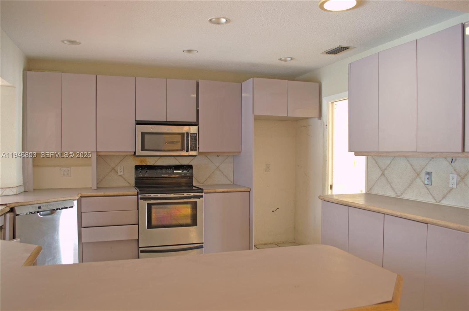 LAKE ESTATES - Residential