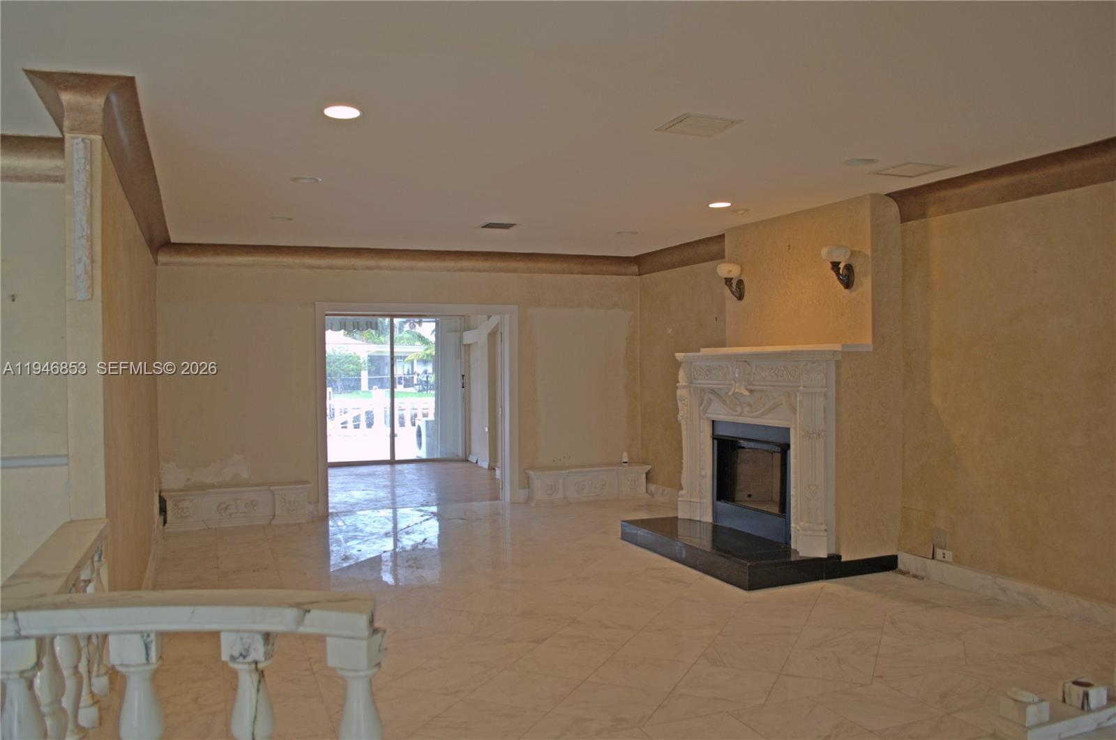 LAKE ESTATES - Residential