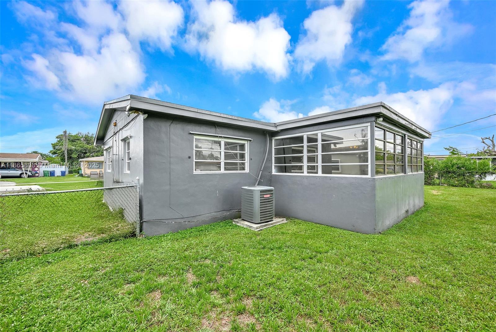 PALMLAND ESTATES 1ST ADDN - Residential