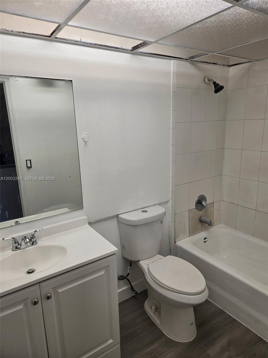 LESLIE ESTATES SEC SIX - Residential Lease