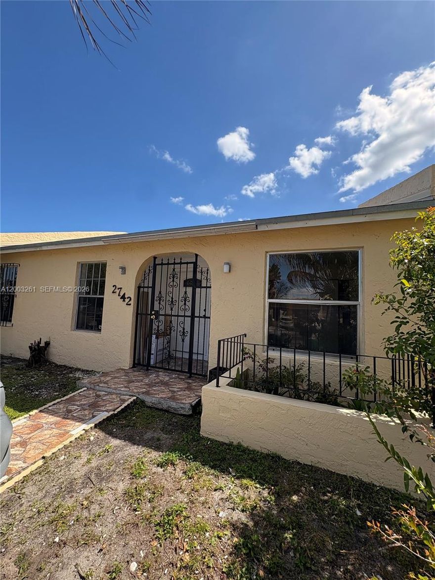 SPACIOUS TOWN HOME REMODELED . SECTION * APPROVED!
Rapid Approval