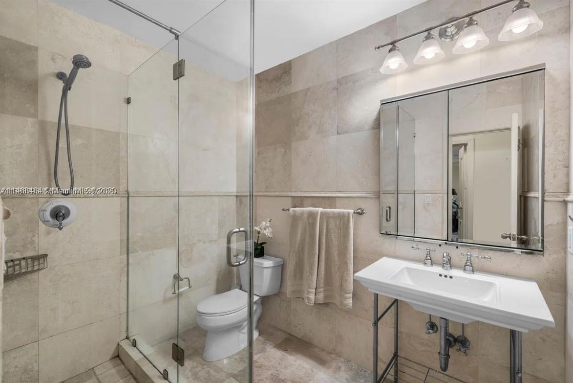 IMPERIAL HOUSE CONDO - Residential