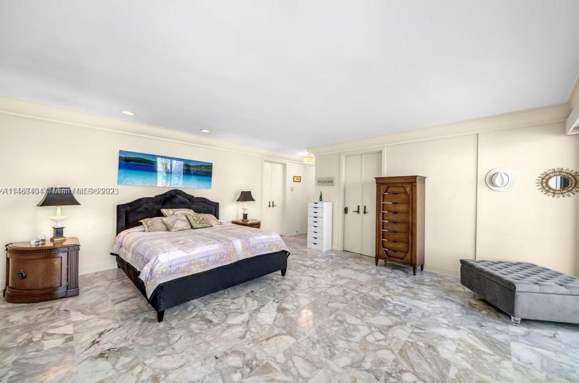IMPERIAL HOUSE CONDO - Residential