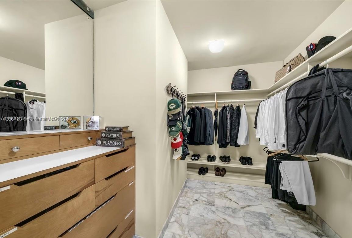 IMPERIAL HOUSE CONDO - Residential