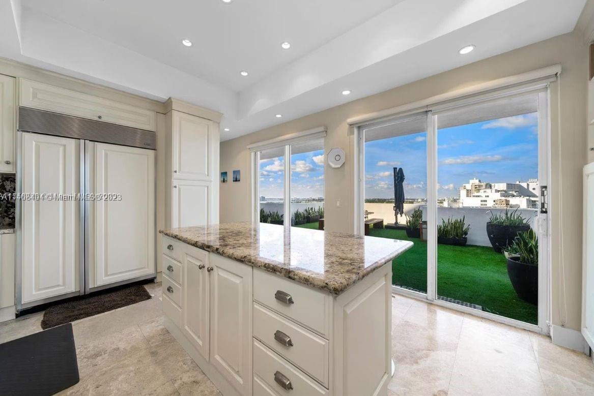 IMPERIAL HOUSE CONDO - Residential