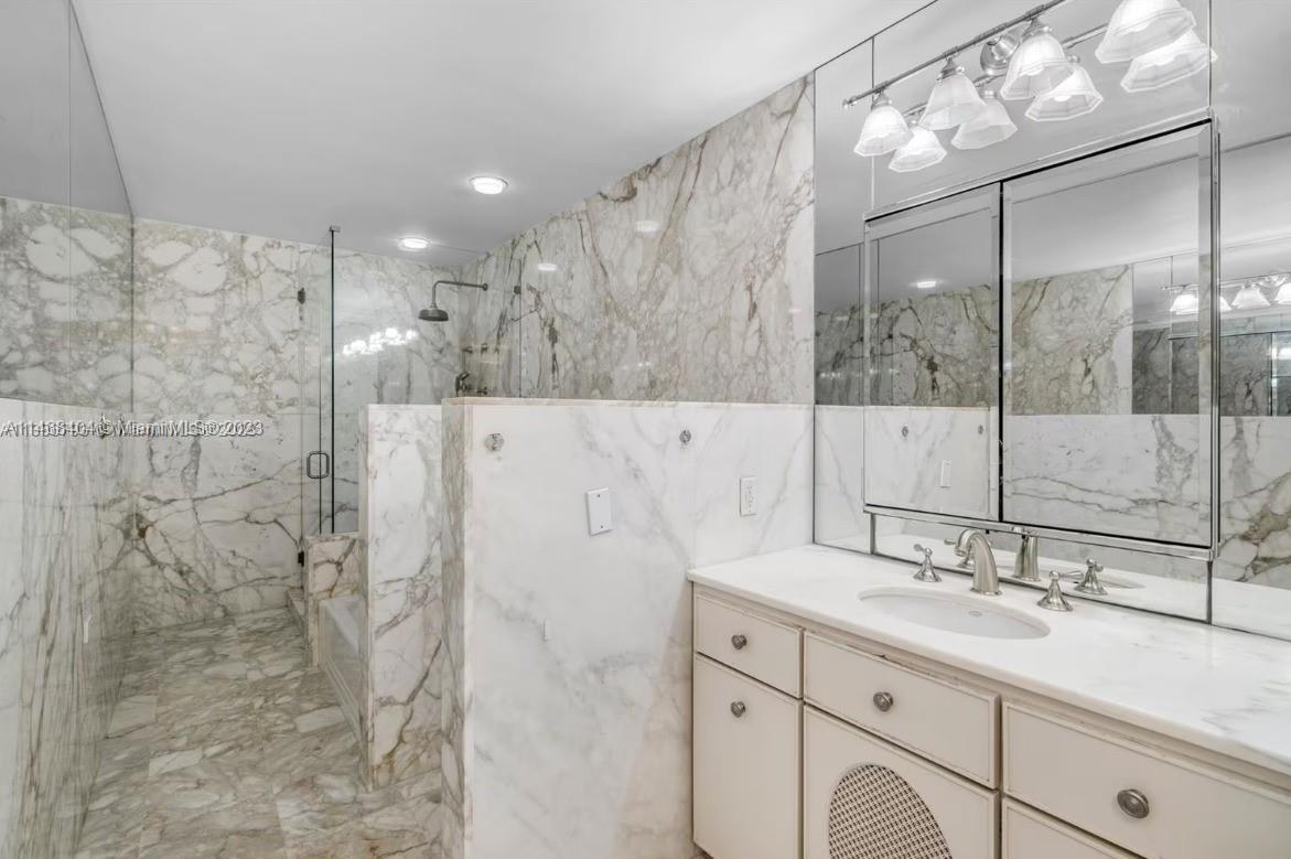 IMPERIAL HOUSE CONDO - Residential