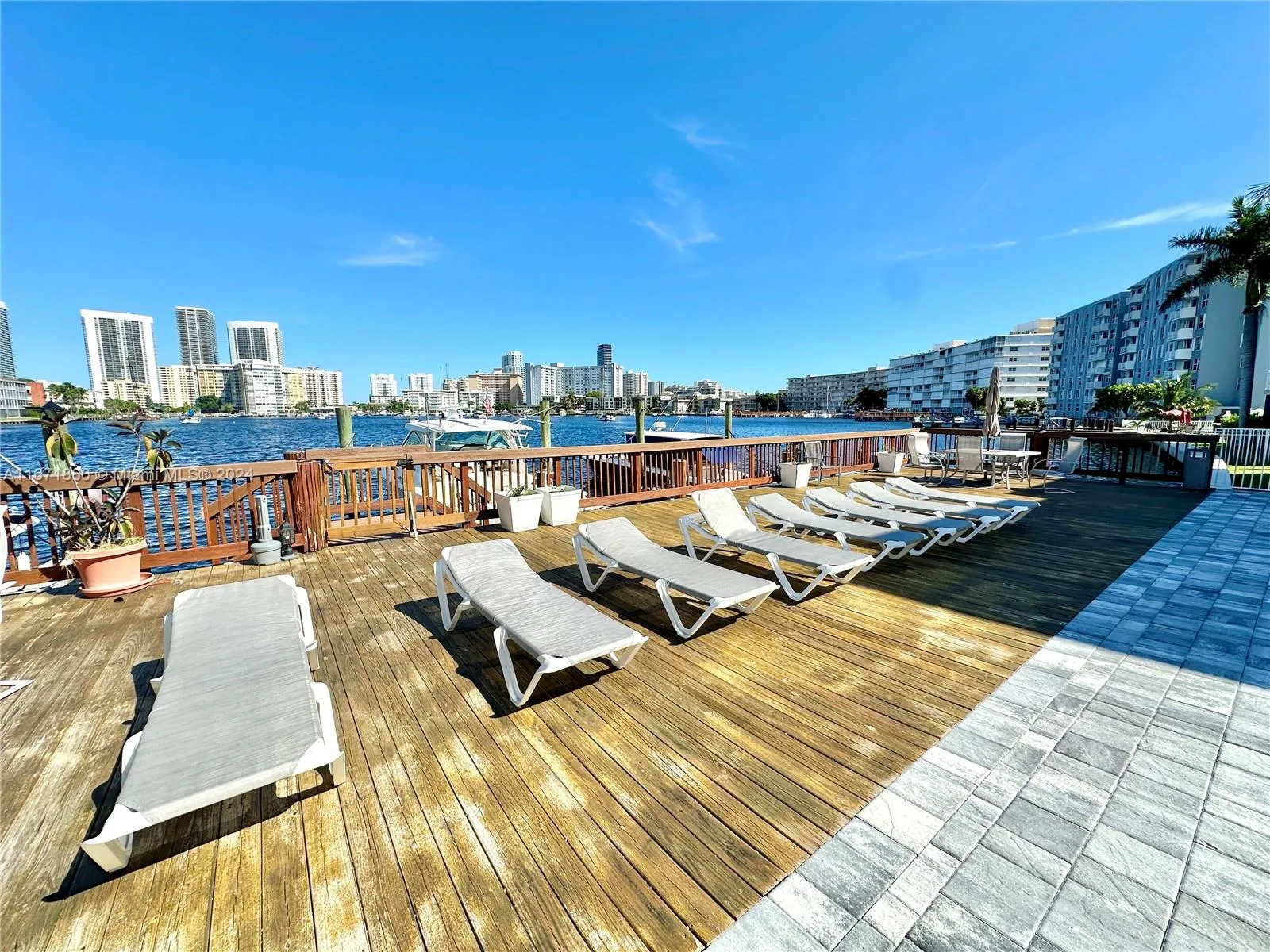 Hallandale Beach, Florida 33009, United States, 2 Bedrooms Bedrooms, ,2 BathroomsBathrooms,Residential,Active,39014