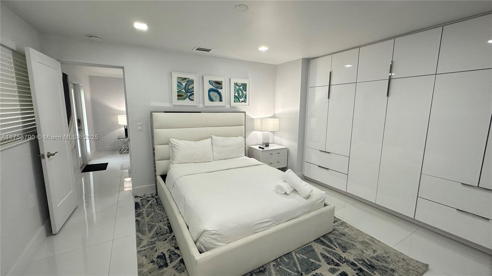 TAMIAMI GROVES NO 2 - Residential Income
