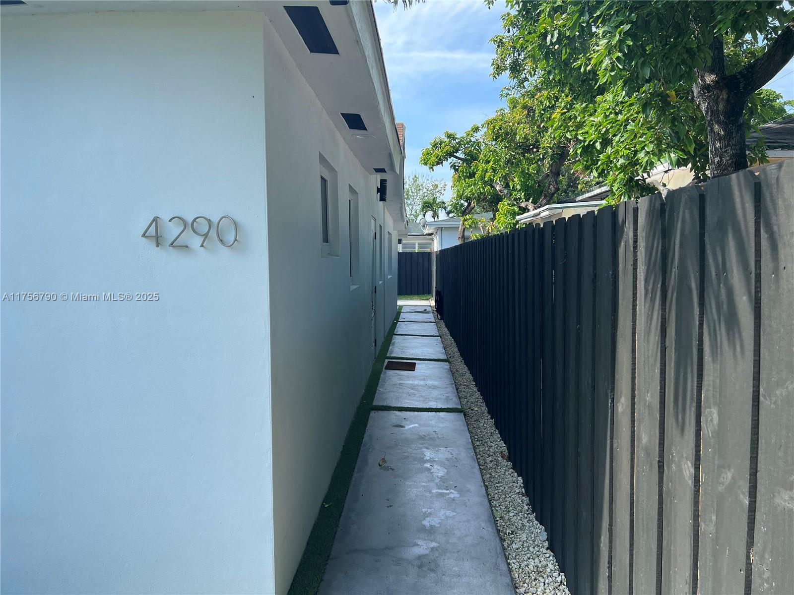TAMIAMI GROVES NO 2 - Residential Income