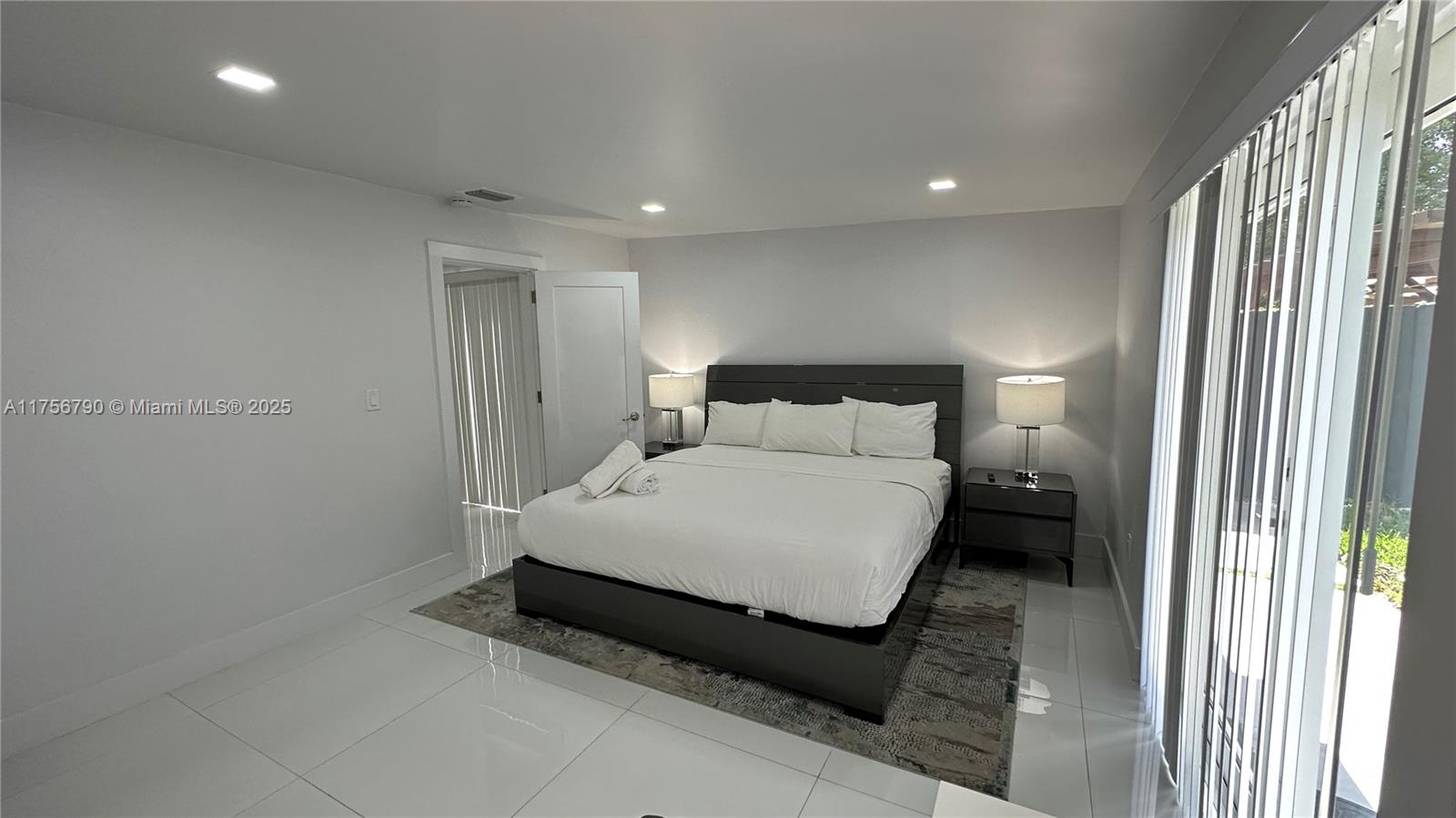 TAMIAMI GROVES NO 2 - Residential Income