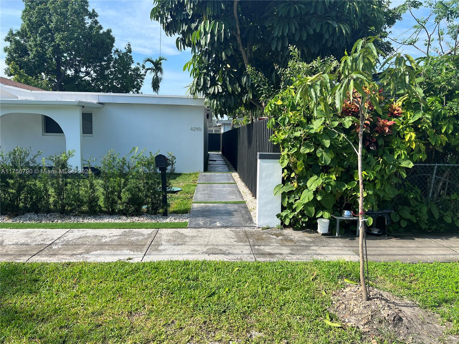 TAMIAMI GROVES NO 2 - Residential Income