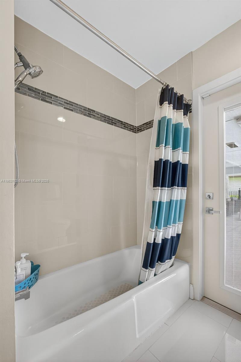 PGA RESORT COMMUNITY 1 - Residential Lease