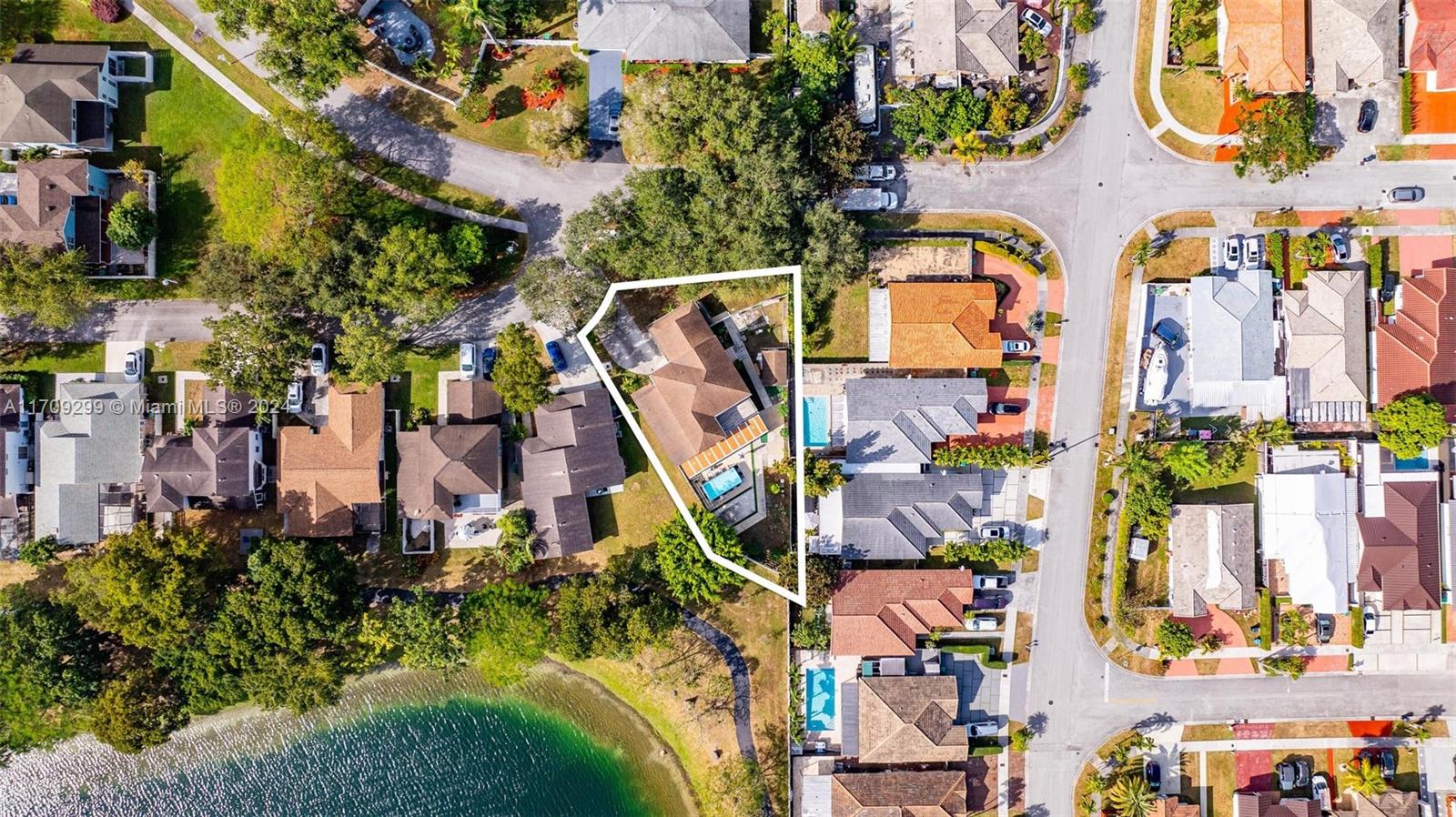 COUNTRY WALK LAKESIDE PAT - Residential