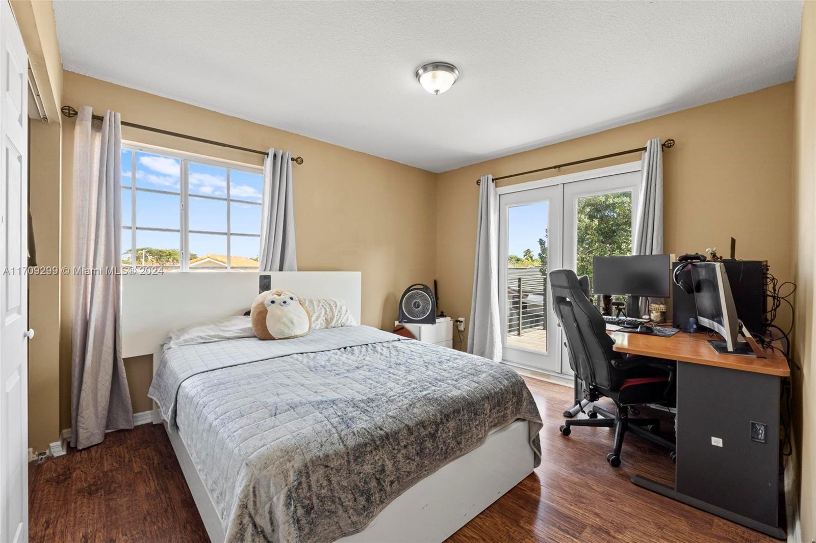 COUNTRY WALK LAKESIDE PAT - Residential