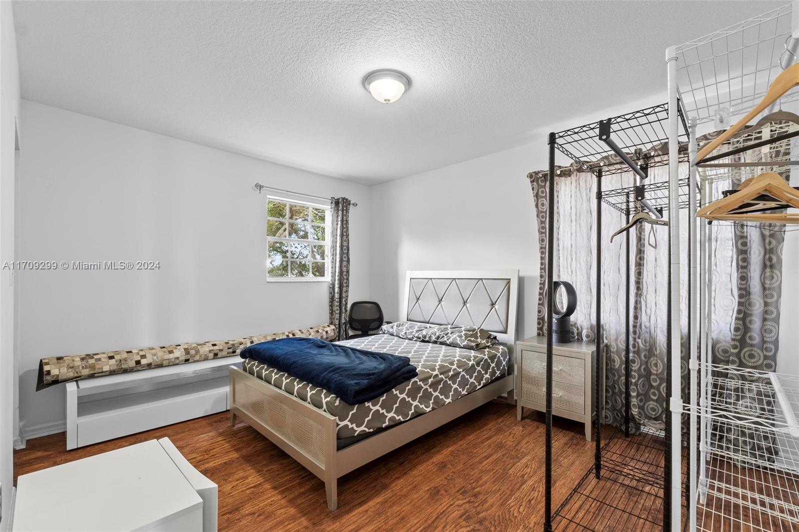 COUNTRY WALK LAKESIDE PAT - Residential