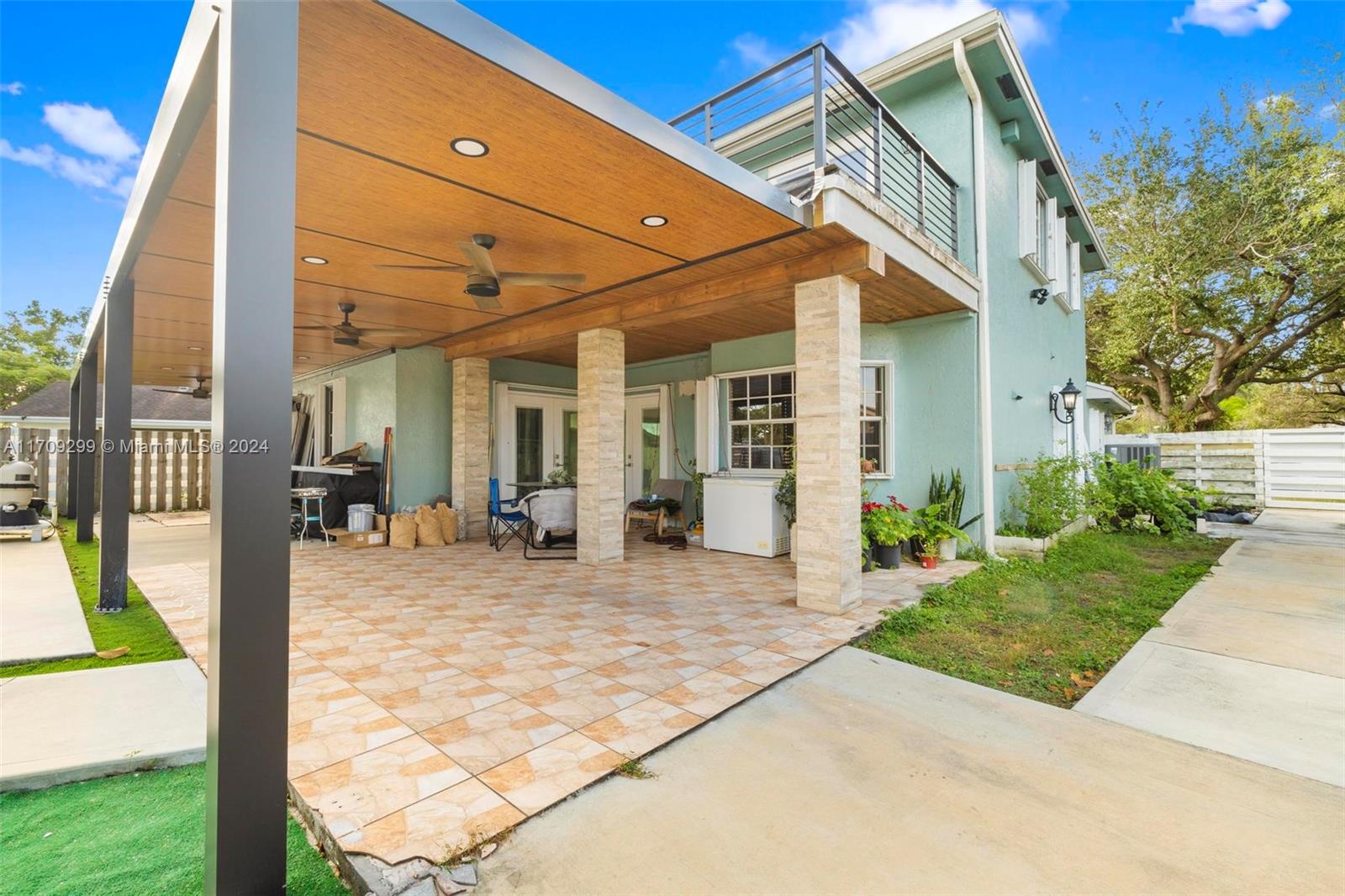 COUNTRY WALK LAKESIDE PAT - Residential