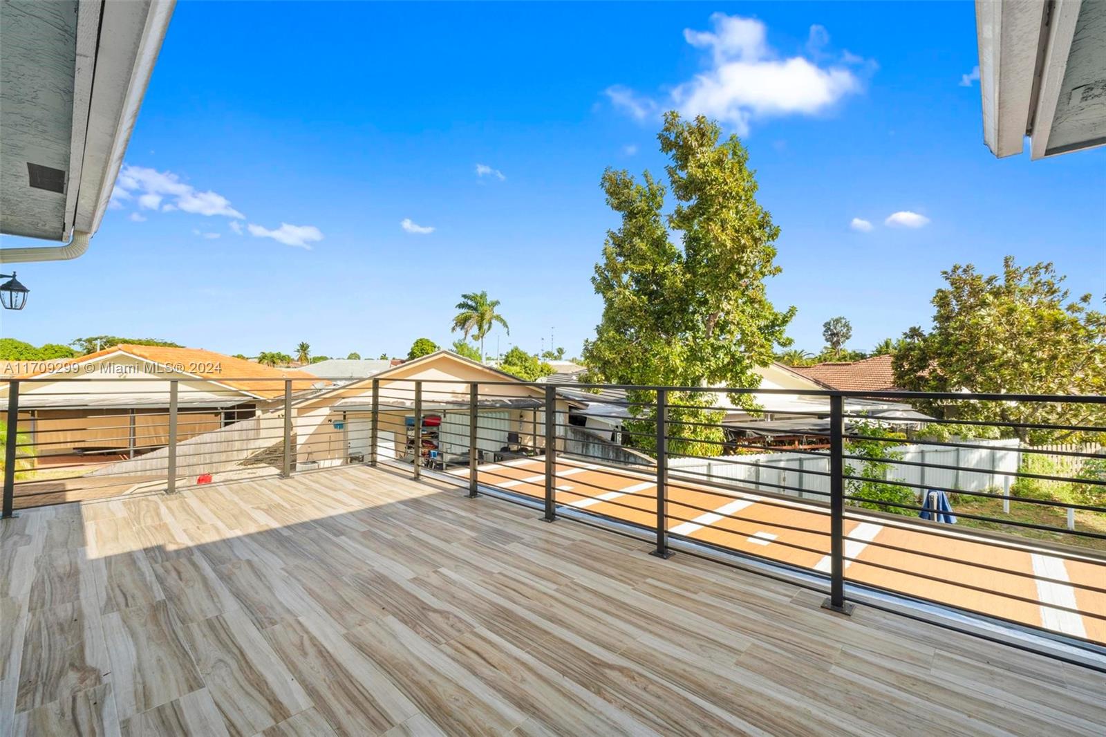 COUNTRY WALK LAKESIDE PAT - Residential