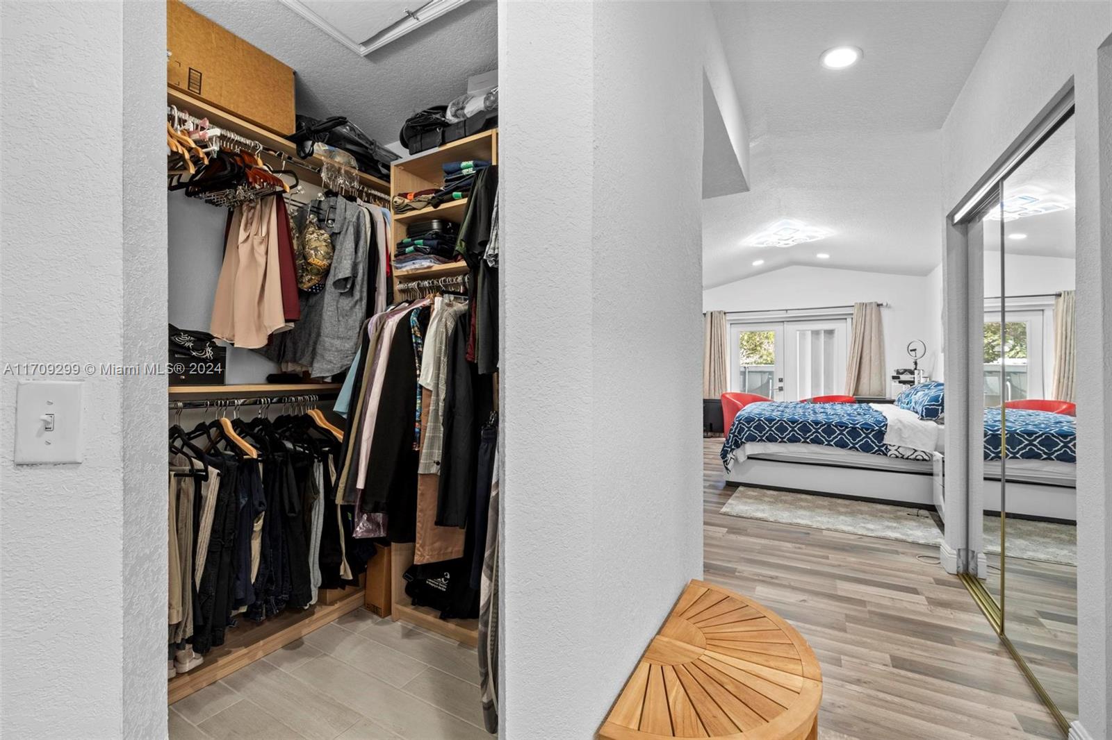 COUNTRY WALK LAKESIDE PAT - Residential