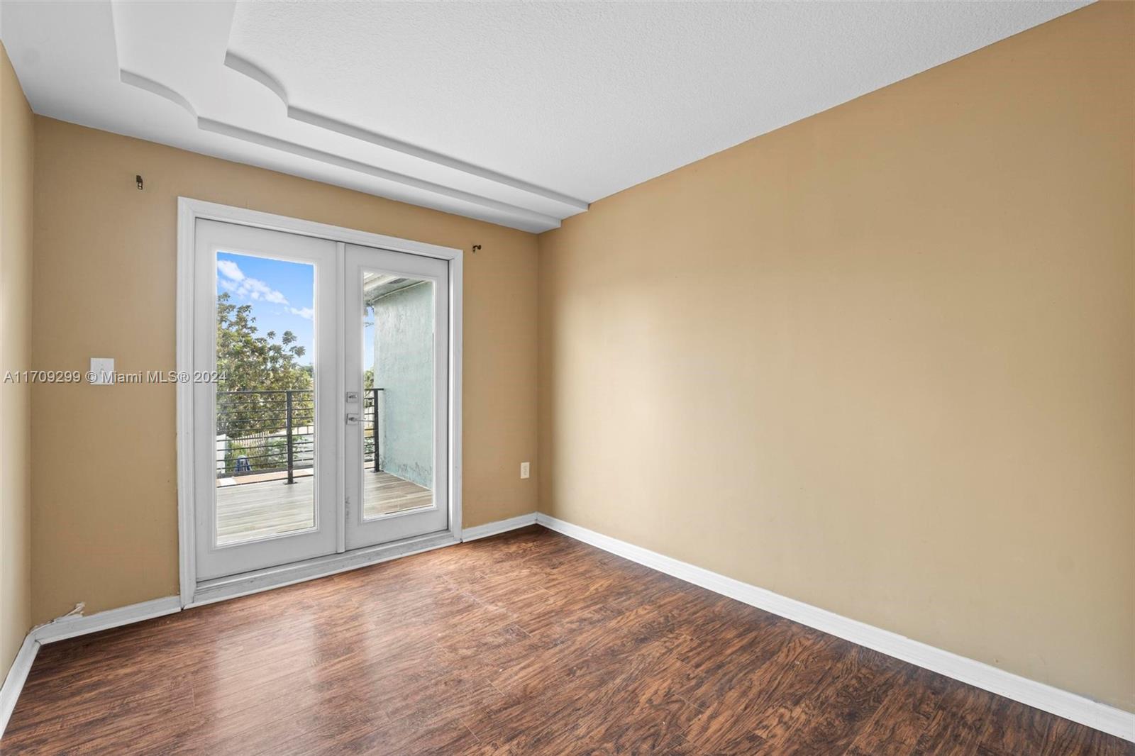 COUNTRY WALK LAKESIDE PAT - Residential