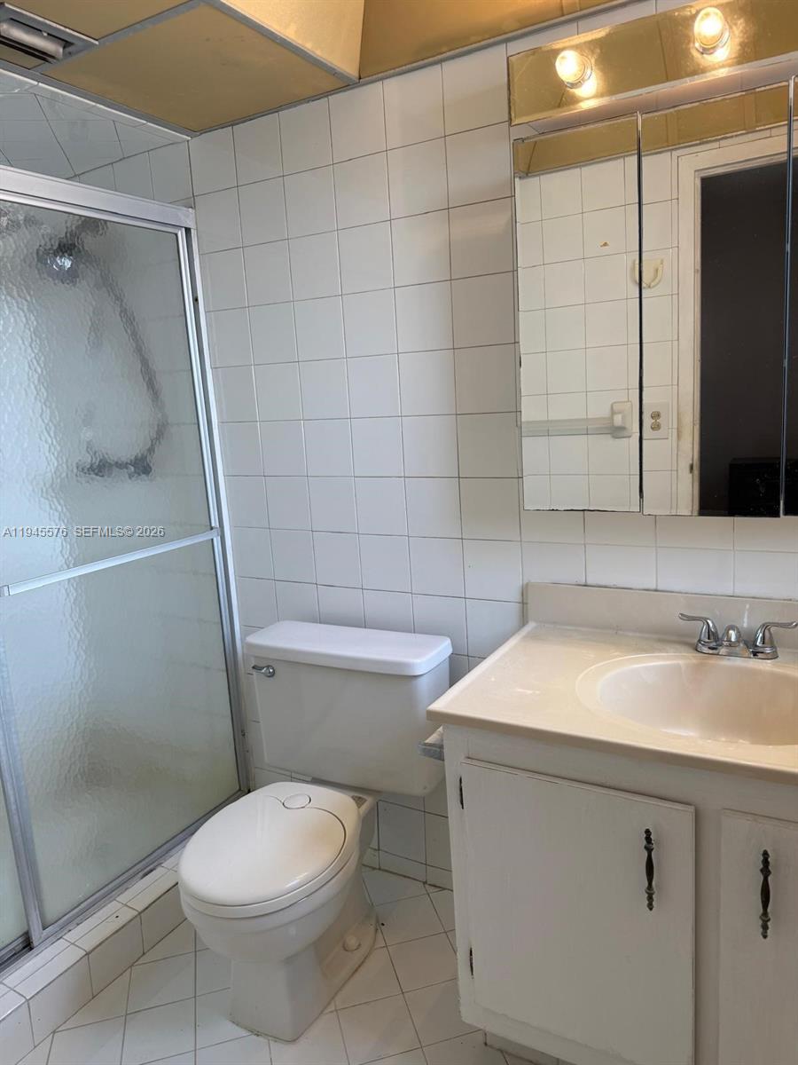 SOMERSET AT LAUDERDALE LA - Residential