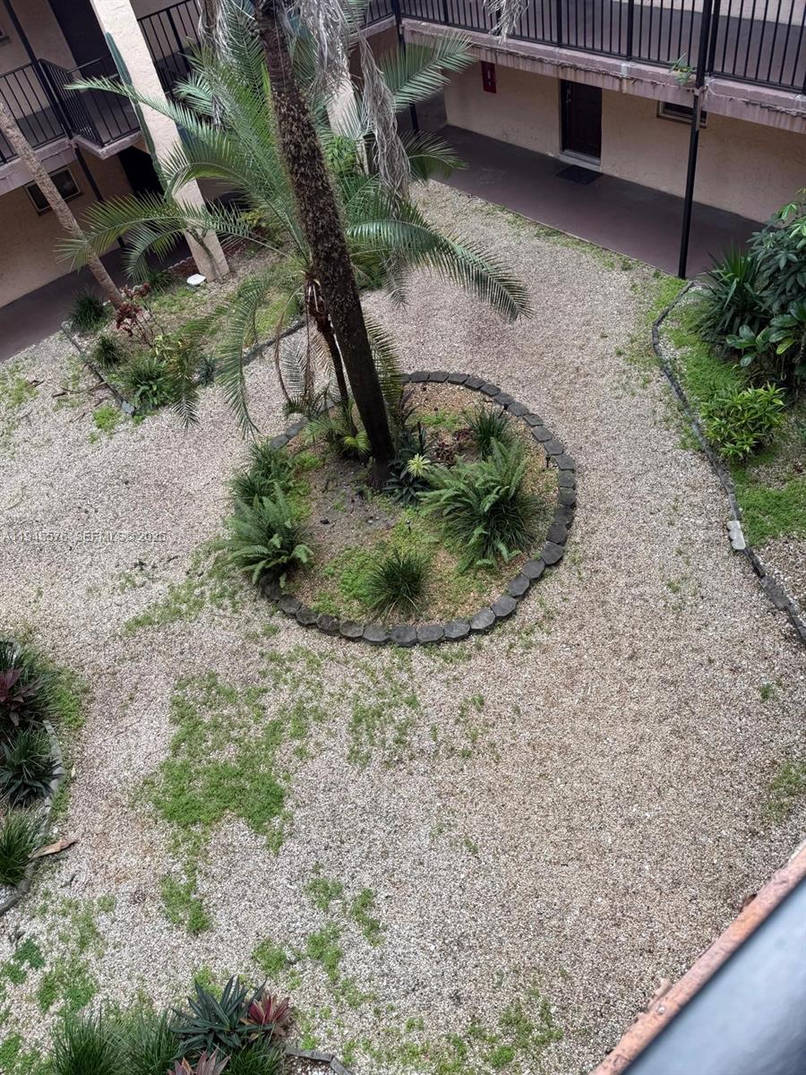 SOMERSET AT LAUDERDALE LA - Residential