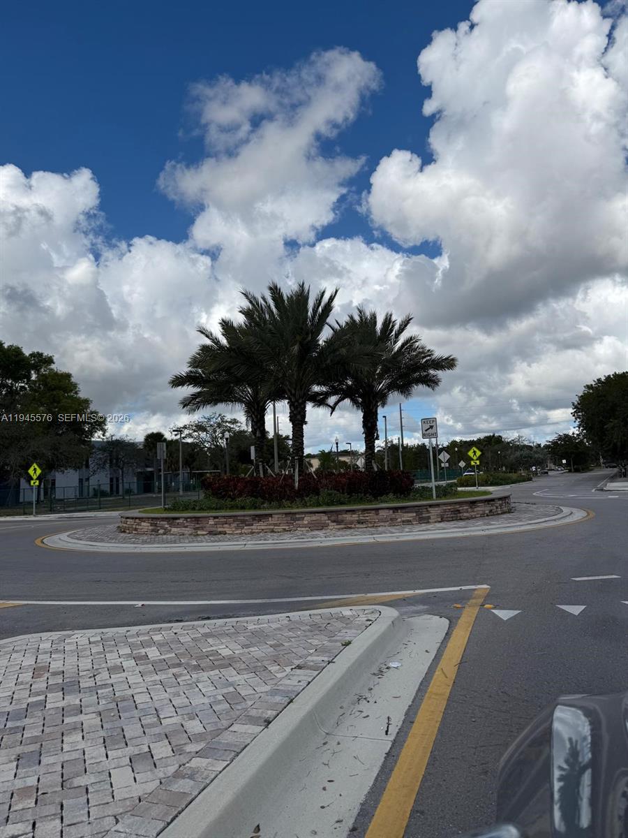 SOMERSET AT LAUDERDALE LA - Residential