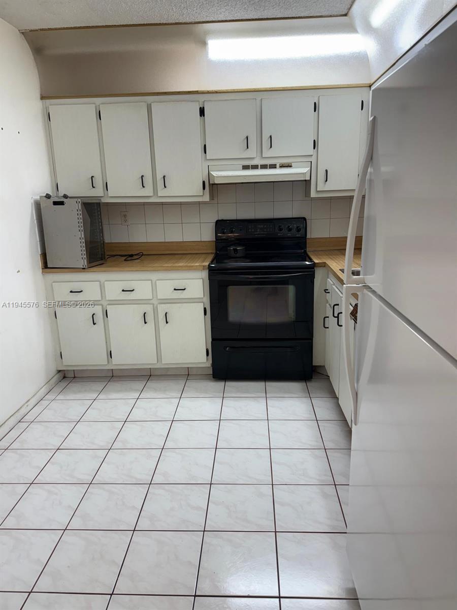 SOMERSET AT LAUDERDALE LA - Residential