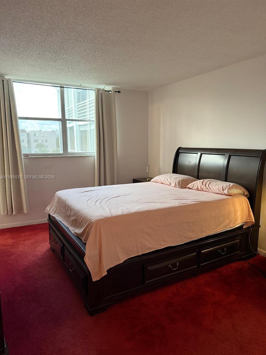 SOMERSET AT LAUDERDALE LA - Residential