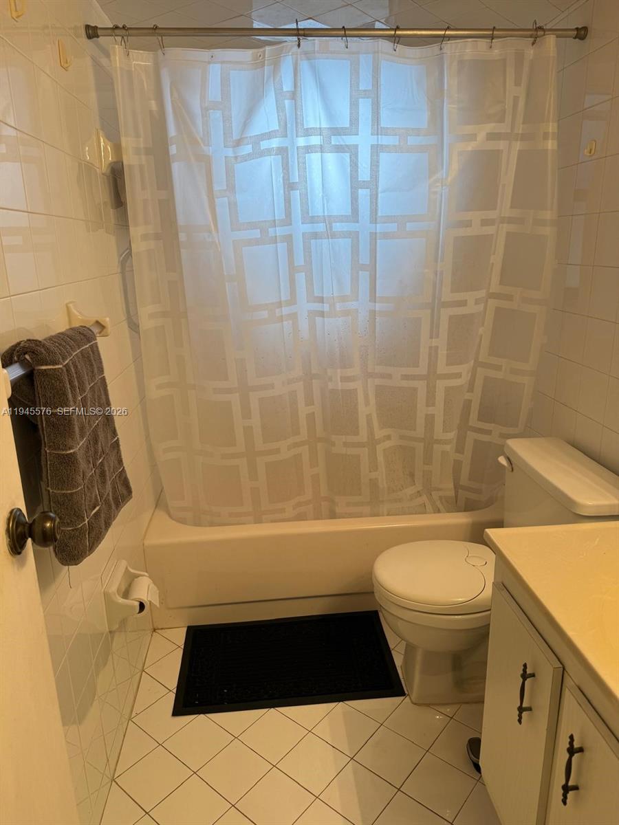 SOMERSET AT LAUDERDALE LA - Residential