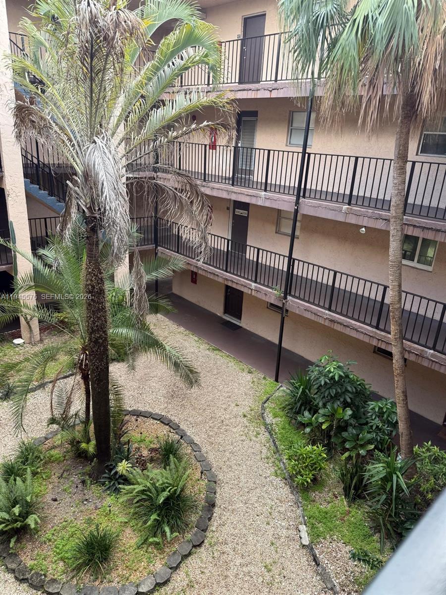 SOMERSET AT LAUDERDALE LA - Residential