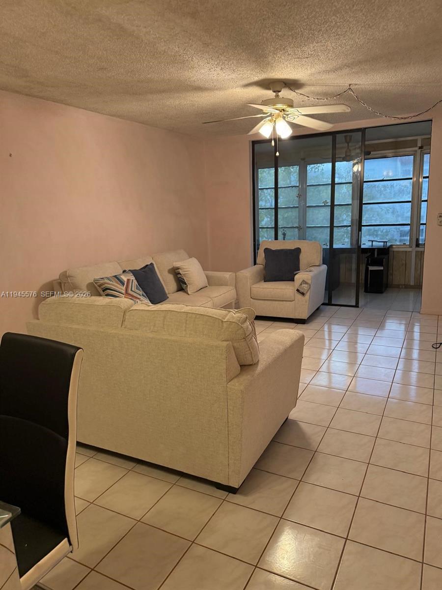 SOMERSET AT LAUDERDALE LA - Residential