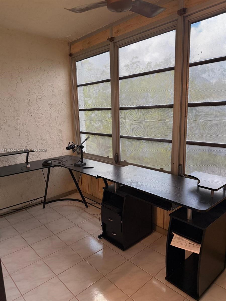 SOMERSET AT LAUDERDALE LA - Residential