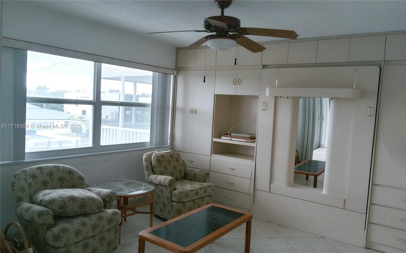 ISLE OF PARADISE CO-OP E - Residential