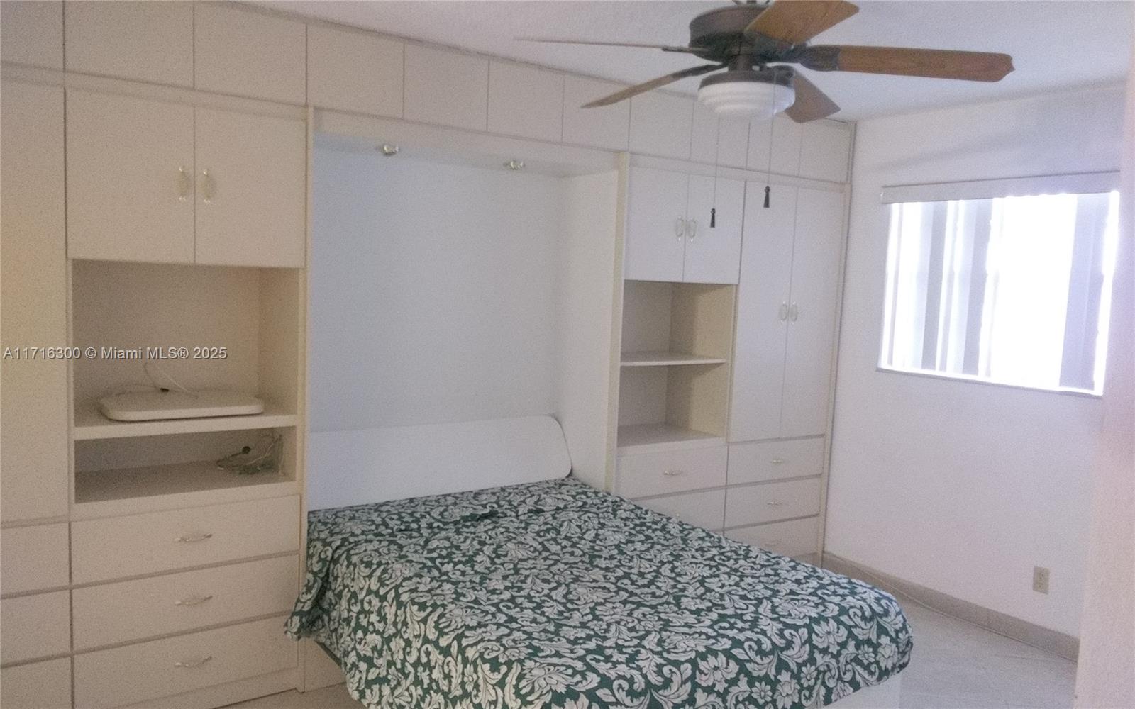 ISLE OF PARADISE CO-OP E - Residential